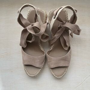 Vince Camuto Women's Truffle Taupe Bendsen Wedge Sandals Size 8